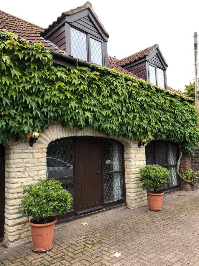 The Old Coach House At Byre House Villa Coalpit Heath Exteriör bild
